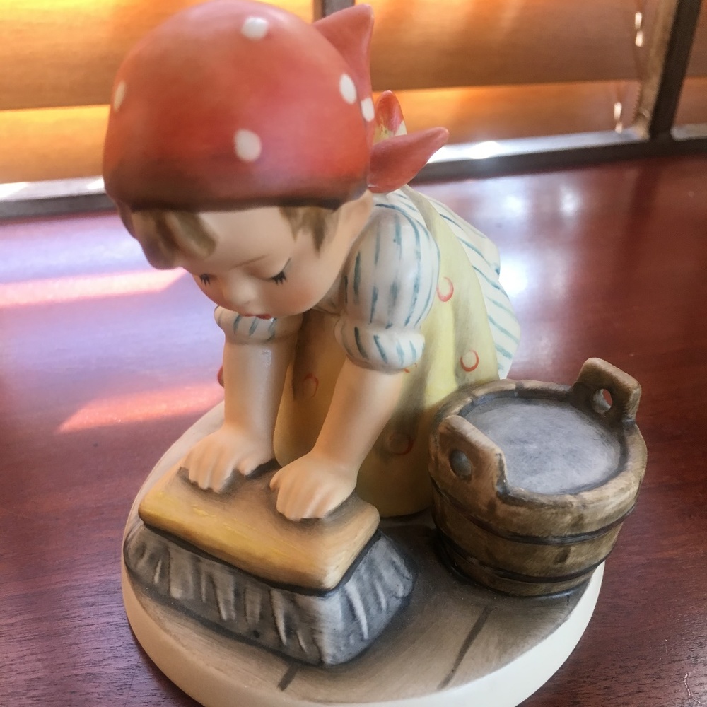 Big Housecleaning Hummel 363